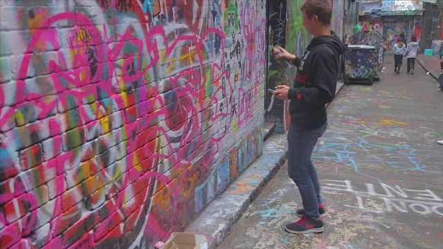 2 Angles – Close Shot Live Graffiti Street Art At Hosier And Rutledge Lane