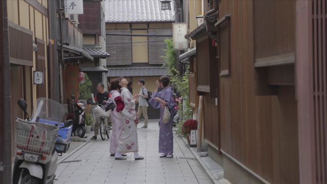 3 Japanese Women Kimono’s – Are Lost In Gion Kyoto